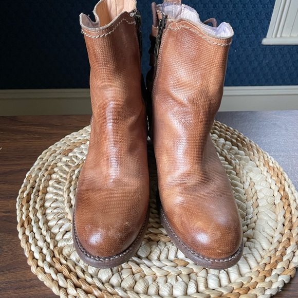 Bedstu Blaire Boots Women’s Size 9 Neutral Leather Bikercore Fall Brown Heel - Picture 3 of 9